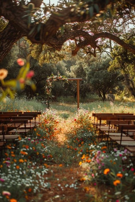 Wedding Ceremony Outside Decor, Wedding Venue Cottagecore, Wildflower Decor Wedding, Woodland Wildflower Wedding, Meadow Garden Wedding, Wedding Venues Meadow, Small Nature Wedding Ideas, Wedding In Meadow, Small Forest Wedding Ideas