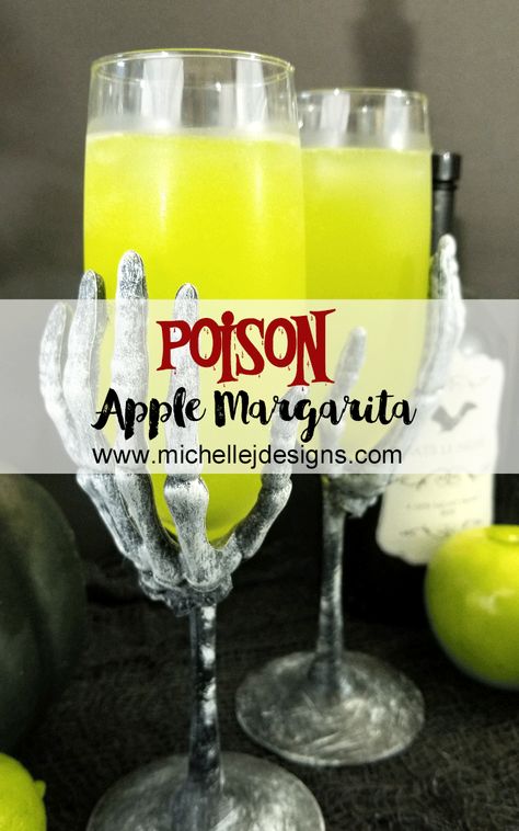 Take a sip of the apple cider margarita cocktail. It will make you pucker up and say "yum" - www.michellejdesigns.com #michellejdesigns #fallcocktails #halloweendrinks #halloweencocktail #applecidermargarita #applecidercocktail Apple Cider Margarita, Cider Margarita, Apple Margarita, Cocktails Margarita, Halloween Alcohol, Halloween Themed Drinks, Cocktails Tequila, Cocktail Halloween, Halloween Party Drinks