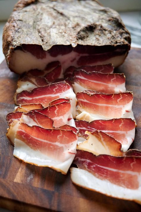 Speck - Italian smoked and dry-cured boneless ham. Cured, smoked and matured for 6 months. So good! Boneless Ham, Cured Meat Recipes, Homemade Sausage Recipes, Pork Cheeks, Homemade Sausage, Charcuterie Recipes, How To Make Sausage, Processed Meat, Smoked Food Recipes