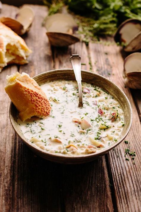 You don't have to live on the East Coast to whip up this bowl of New England clam chowder.  #fall #recipes #food #triedit #fallrecipes #easyrecipe #soup #dinner #fallsoup Soup Chowder, Warming Soups, Football Recipes, Seafood Soups, Clam Chowder Recipe, Oven Meals, Full Meals, New England Clam Chowder, Fall Meals