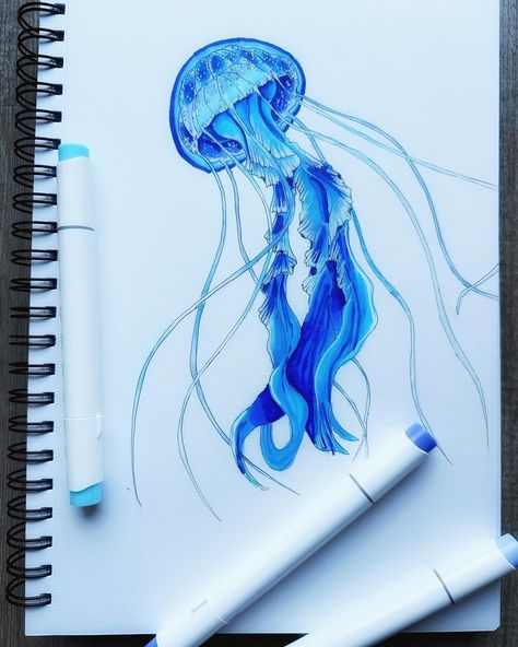 Blue Jellyfish Drawing, Colorful Fish Drawing, Jellyfish Art Drawing, Monster Manga, Ariana Grande Anime, Watercolor Jellyfish, Manga Ideas, Jellyfish Drawing, Ohuhu Markers