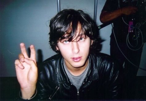 Carl Barat, Rocker Boy, Pete Doherty, The Libertines, Bracelet Tutorial, Rock N Roll, Rocker, Okay Gesture, Musician