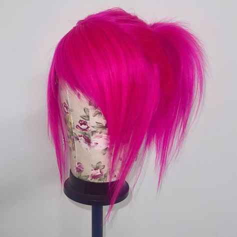 🐀🐁 BiOhAzaRd piNk 🐁🐀 | Instagram Styles Of Dyed Hair, Blond Emo Hair, Scene Hair Wig, Hot Pink Scene Hair, Black Pink Blonde Hair, Pink Emo Hair, Scene Hair Dye, Pink Scene Hair, Pink Hair Styles