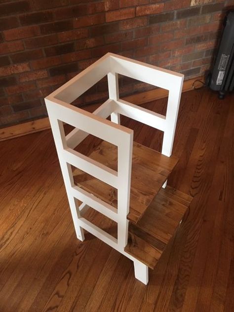 Kitchen Stools Diy, Learning Tower Diy, Toddler Kitchen Stool, Diy Kids Kitchen, Toddler Kitchen, Diy Stool, Learning Tower, Wood Shop Projects, 2x4 Furniture Plans