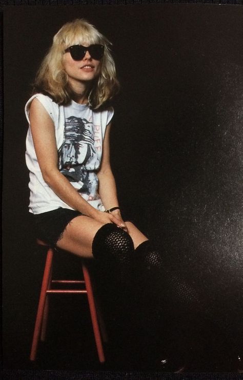 My forever style icon Debbie Harry shot by Chalkie Davies is this Fridays fashion inspo pic 😎 .. .. #debbieharry #blondie #70srock #fashionicon #fashioninsporation #punkaesthetic #rockerstyle Debbie Harry Style, Look Disco, Chica Punk, Harry Outfits, Deborah Harry Blondie, Marla Singer, Mode Rock, Lita Ford, Deborah Harry