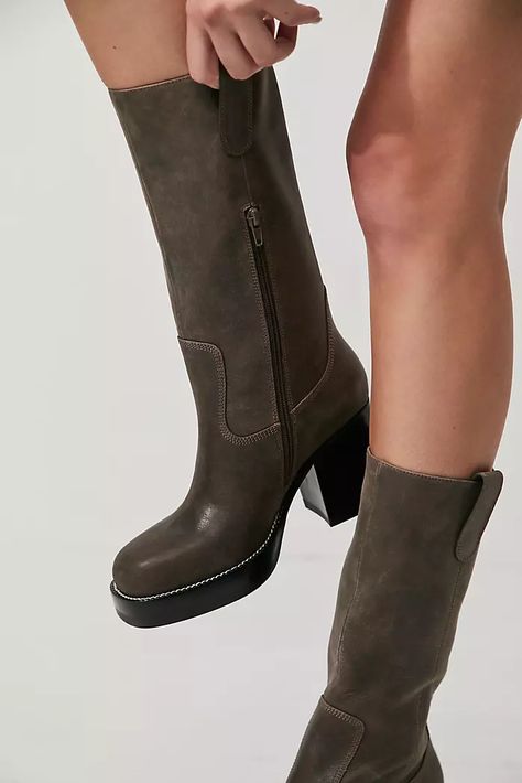 Fall 2023 Fall Fashion, Fall Boots 2023, Free People Boots, Upcoming Fashion Trends, Comfy Boots, Boho Boots, Vegan Boots, Shoe Inspo, Stil Inspiration