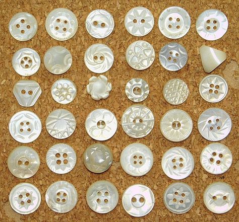 are Rhonda Dort, Vintage Buttons Crafts, Button Collecting, Buttons For Sale, Vintage Laundry, Ribbon Ends, Sewing Buttons, Ribbon Work, Antique Buttons