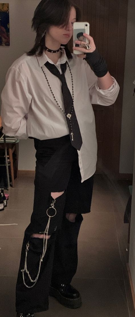 Bungou stray dogs atsushi nakajima weretiger shin soukoku sskk akutagawa ryunosuke outfit fit inspo inspiration inspired vampire formal white shirt blazer alt alternative black and white jewelery tie chains chain trousers Tomboy Drawing, Mode Emo, Mode Kawaii, 일본 패션, Alt Outfits, Tomboy Style Outfits, Wallpapers Images, Mein Style, Swaggy Outfits