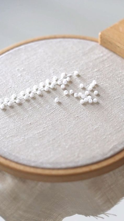 Fern Stitch, Types Of Beads, Simpul Makrame, Embroidery Stitches Beginner, Basic Hand Embroidery Stitches, Simple Hand Embroidery Patterns, Ribbon Embroidery Tutorial, Hand Beaded Embroidery, Diy Embroidery Designs