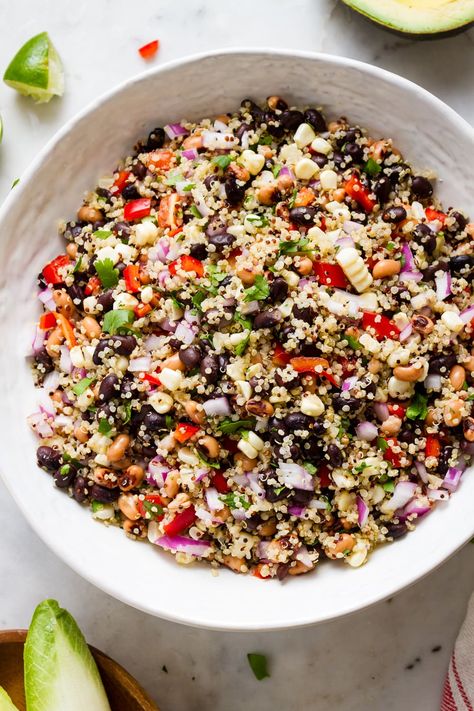 Cowboy Caviar Quinoa Salad - A healthy and delicious recipe that works as a side, appetizer or entree, and perfect scooped up with fresh endive or tortilla chips! Ready in 30 minutes and great for meal prep too! Quinoa Stuffed Peppers, Caviar Recipes, Quinoa Recipe, Salad Easy, Cowboy Caviar, Quinoa Salad Recipes, Healthy Bowls, Vegetarian Lunch, Prepped Lunches