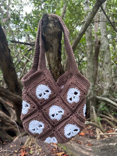 Crochet Skull Purse Patterns, Crochet Skull Granny Square Cardigan, Horror Movie Granny Square, Granny Skull Square Patterns, Skull Granny Square Bag, Gothic Granny Square, Granny Squares Aesthetic, Skull Crochet Granny Square, Crochet Skull Bag