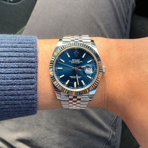 Pretty Watches, Mens Watch Brands, Fancy Watches, Trendy Watches, Expensive Jewelry Luxury, Fashion Vibes, Lifestyle Ideas, Gold Watch Men, Best Watches For Men