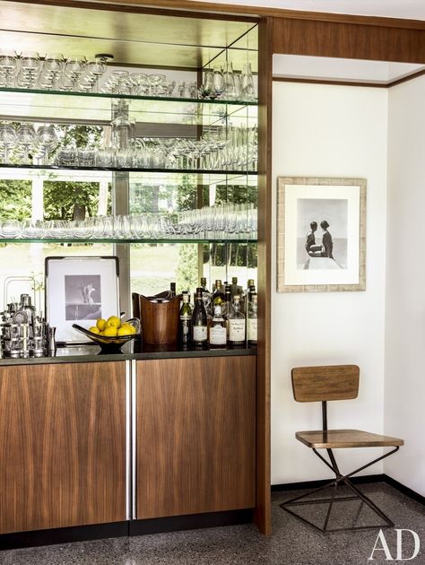 Home Bar Areas, Modern Home Bar, Bar In Casa, Home Bar Design, Bar Inspiration, Built In Bar, Midcentury Home, Home Bar Furniture, Bar Cart Decor