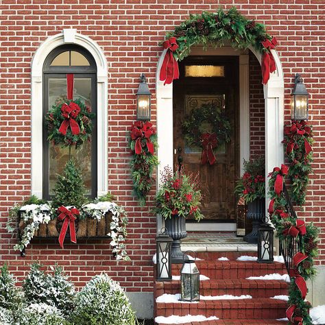 Christmas Wreaths For Windows, Outdoor Christmas Wreaths, Christmas Window Decoration, Christmas Wreaths With Lights, Outdoor Window, Window Wreath, Rustic Ideas, Christmas Rustic, Christmas Window Decorations