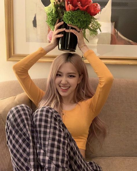 #roses_are_rosie Rosé Smile, Rosé Instagram Update, Rose And Rosie, Rosé Instagram, Rose Park, Rose Icon, Rose Photos, Park Chaeyoung, Rosé Blackpink