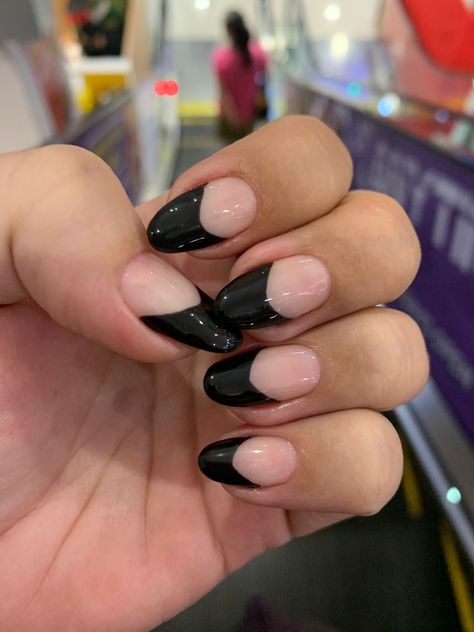 Chunky thick black french gel polish on natural nails. Thick Black French Tip Nails Almond, Rounded Black Tip Nails, Thick French Manicure, Thick Black French Tip Nails, Thick French Tip Nails Almond, Thick French Nails, Chunky French Tip Nails, Thick French Tip Nails, Thick French Tip