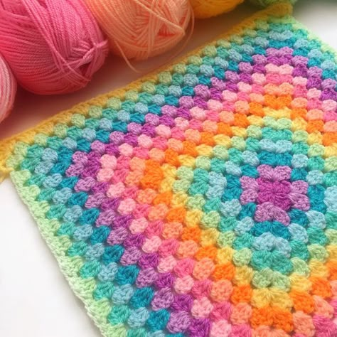 Crochet Rainbow, Crochet Geek, Crochet Blanket Designs, Rainbow Crochet, Christmas Blankets, Granny Square Crochet Pattern, Paintbox Yarn, Crochet Stitches Tutorial, Crochet Top Pattern