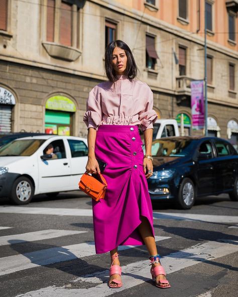 4,047 Likes, 29 Comments - New York Times Fashion (@nytimesfashion) on Instagram: “Gilda Ambrosio after the Marni SS18 show #mfw. Photo by Acielle @styledumonde” Gilda Ambrosio, Leandra Medine, Giovanna Battaglia, Anna Dello Russo, Ankle Length Skirt, Purple Skirt, Party Skirt, Looks Street Style, Sarah Jessica Parker