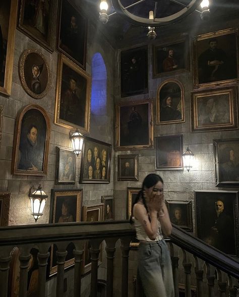 Universal Studio Pictures Ideas, Disney Photo Poses, Harry Potter World Photo Ideas, Harry Potter Studios London Outfit, Universal Studios Hollywood Photo Ideas, Universal Studios Photo Ideas, Universal Studios Picture Ideas, Universal Studios Orlando Outfit, Universal Studios Aesthetic