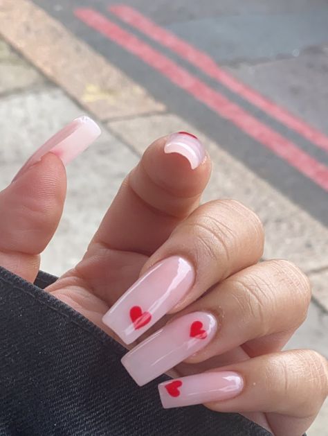 heart nails Nails Inspiration Pink Heart, French Tip Acrylic Nails With Pink Heart, Pink French Tip Nails Valentines Day, Nails St Valentin, Coffin Heart Nails, St Valentine Nails, Nails With Little Heart, Pink Nails With Heart, Hearts On Nails