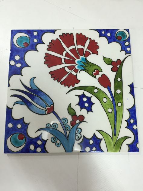 Sachiko yıldız çini karo Blue Pottery Designs, Tile Painting, Iznik Tile, Henna Ideas, Diy Pottery Painting, Turkish Tiles, Islamic Patterns, Art Bowls, Persian Motifs