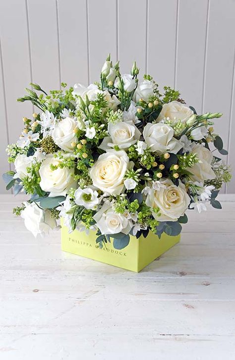 Diy Wedding Arrangements, Philippa Craddock, Summer Flower Arrangements, Arrange Flowers, Easter Flower Arrangements, Tulips Arrangement, Table Arrangements Wedding, Flower Box Gift, Flower Vase Arrangements