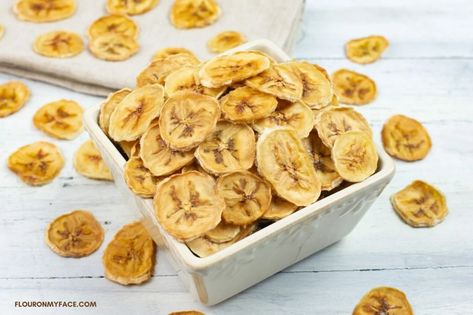 How to Dehydrate Banana Chips How To Dehydrate Bananas, Dehydrate Bananas, Banana Granola Bars, Dehydrated Banana Chips, Banana Chips Recipe, Dehydrated Bananas, Dried Banana Chips, Ripe Banana Recipe, Dried Raisins