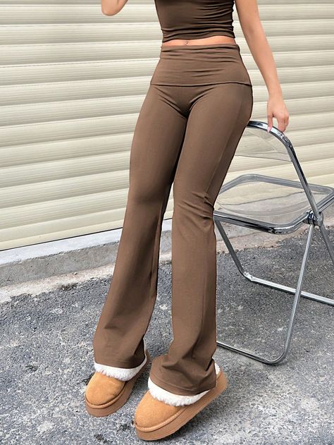 Solid Color Wide Waist Flared Bottom LeggingsI discovered amazing products on SHEIN.com, come check them out! Brown Flared Leggings, Flared Leggings, Women Leggings, Winter Stil, Wide Waist, Mocha Brown, Style Minimaliste, Plus Size Leggings, Leggings Casual