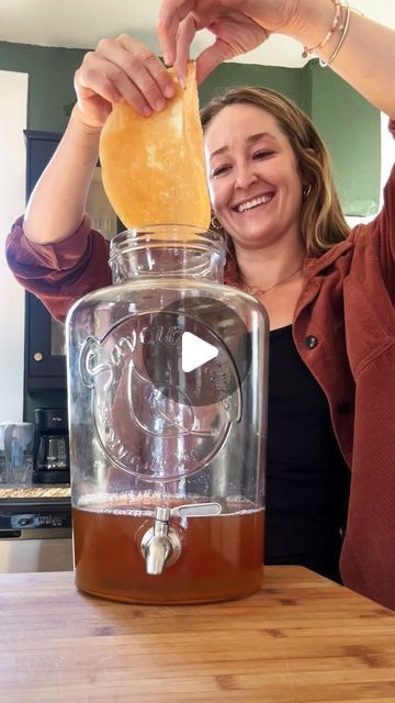 Sarah Bond on Instagram: "Want a fun little summer project? Let’s brew kombucha! 🍺

FOR THE FULL RECIPE 👉 comment “brew” and I’ll send it to you!

This is one of the all-time top recipes on Live Eat Learn, and it’s so popular that started a whole website all about brewing kombucha called BrewBuch.com! I also run a Facebook group with over 30 thousand home brewers who support each other in brewing called Kick*ss Kombucha Brewers (but with the “a” 😛). Basically, if you want to try brewing kombucha, I’m your gal!
.
.
.
.
.
#kombucha #kombuchabrewing #kombuchaontap #kombuchalove #kombuchalover #fermentedfoods #fermentation #homebrewing #homebrew #homebrewer" Kombucha Brewing, Diy Kombucha, Make Kombucha, Chocolate And Raspberry Tart, How To Brew Kombucha, Kombucha Recipe, Fermented Tea, Probiotic Drinks, Kombucha Tea