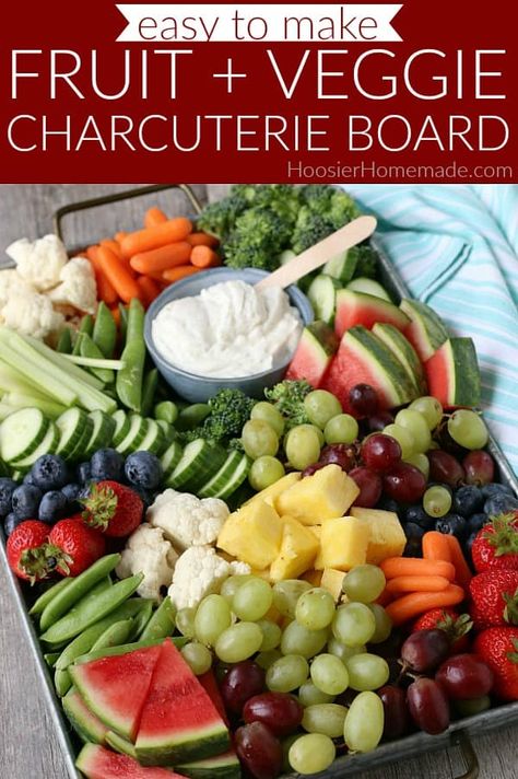 New Year’s Eve Fruit Tray, Fruit Salad Charcuterie Board, Fruit And Veggie Platter Ideas, Veggie Party Trays, Vegetable Board Ideas, Fruit And Veggie Tray Ideas, Charcuterie Fruit Board Ideas, Fruit And Veggie Board, Veggie And Fruit Trays