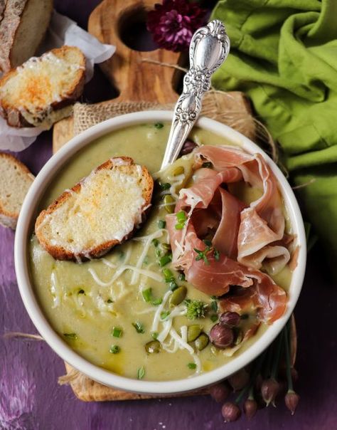 Havoc In The Kitchen - Potato Chive Soup (Low-Fat Version) Chive Soup Recipe, Chive Soup, Cream Cheese Potatoes, Blueberry Oatmeal, Refreshing Salad, Warm Food, Hot Soup, Hearty Soups, Crispy Bacon