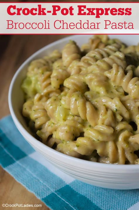 Crock-Pot Express Broccoli Cheddar Pasta - Everyone in the family is going to LOVE this easy recipe for Crock-Pot Express Broccoli Cheddar Pasta! Made in under 30 minutes from start to finish! [High Fiber, Low Sugar & Vegetarian] #CrockPotLadies #CrockPotExpress #InstantPot #PressureCooker #Pasta #Broccoli #MacAndCheese #MacaroniAndCheese #KidFriendly #EasyRecipes #FrugalRecipes Cork Pot Recipes, Broccoli Cheddar Pasta, Crockpot Recepies, Pasta Recipes With Ground Beef, Cheddar Pasta, Ham And Cheese Pasta, Roaster Recipes, Pasta Crockpot, Cork House