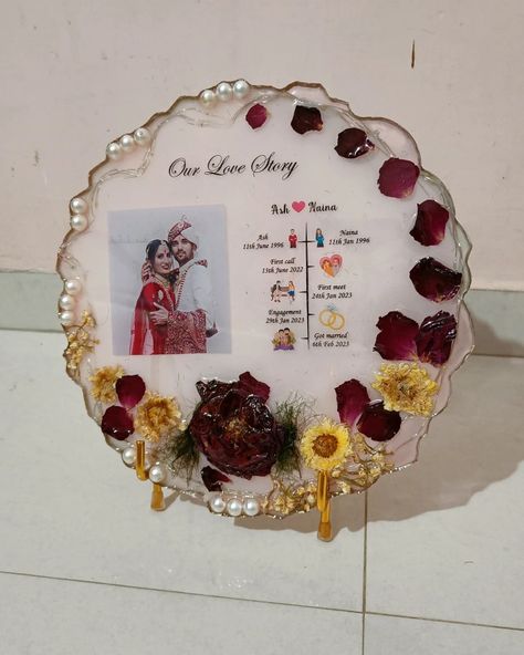 Resin Art With Wedding Flowers, Indian Resin Art, Wedding Resin Frame, Resin Art Anniversary Gift, Resin Art Wedding Flowers, Resin Art Wedding Gift, Varmala Preservation, Diy Resin Phone Case, Unique Wedding Cards