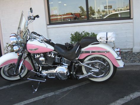 Pink Softail Deluxe | This bike is perfect for Vicky or Rebe… | roadkill101697 | Flickr Harley Softail Deluxe, Harley Davidson Photos, Pink Motorcycle, Cafe Racer Design, Motorcycle Images, Softail Custom, Softail Deluxe, Harley Davidson Chopper, Bike Pic