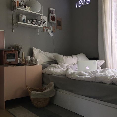 ♡ pinterest: @kimmiecla ♡ Dorm Room Inspiration, Minimalist Room, Aesthetic Rooms, Gray Bedroom, Room Design Bedroom, Small Room Bedroom, Cozy Room, Room Inspiration Bedroom, Room Ideas Bedroom