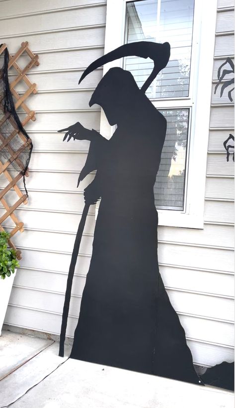 This listing is for a 45-page DIGITAL FILE that you can print from home to make a large Grim Reaper wood silhouette cutout for your Halloween decor. Once completed, the Grim Reaper will stand 7.1ft tall by 3.9ft wide This PDF includes 45 pages: 2 instructional pages, 1 overall quick view page to help you layout the template, and 42 template pages.  You will print the template pages, build the template as if it were a puzzle, trace it onto the plywood (not supplied),  cut the Grim Reaper out of t Scary Halloween Silhouettes, Wood Silhouette Halloween, Halloween Shadow Figures, Christmas Silhouette Decorations, Plywood Halloween Cutouts, Halloween Cardboard Cutouts, Halloween Siloutes, Scariest Halloween Decorations, Halloween Rooftop Decorations