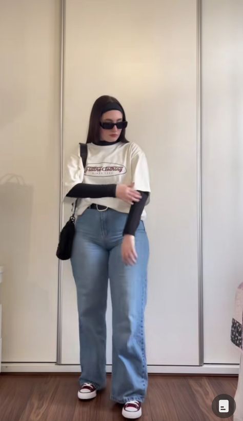 Plus Size Streetwear Jeans, Europe Aesthetic Outfit Plus Size, Winter T Shirt Outfit, Baddie First Date Outfit, 90s Style Plus Size, Curvy Women Winter Outfits, Nyc Outfits Plus Size, Outfits For College Plus Size, Plus Size Librarian Outfits