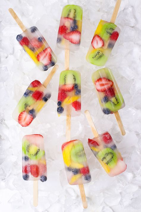 Fruity Ice Pops {Healthy and Refreshing} - TipBuzz Charlotte Recipe, Rose Tart, Fruit Ice Pops, Pie Cups, Healthy Popsicle Recipes, Ice Pop Recipes, Summer Popsicles, Healthy Popsicles, Apple Rose