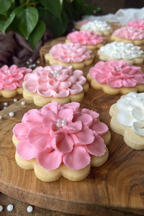 Pink Flower Cookies Decorated, Royal Icing Flowers Recipe, Simple Flower Royal Icing Cookies, Easter Frosted Sugar Cookies, Pink Iced Cookies, Royal Icing Rosettes, How To Make Fancy Sugar Cookies, Spring Flower Cookies Royal Icing, Rose Cookies Decorated Royal Icing