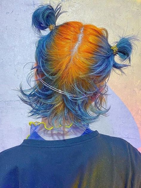 Two Tone Hair, Dyed Hair Inspiration, Hair Inspiration Short, Funky Hairstyles, Alternative Hair, Haircut And Color, Tone Hair, Hair Dye Colors, Hair Reference