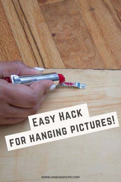 This is a great hack to hang a picture on the wall! Learn how to hang pictures on drywall! Best Way To Hang Pictures On Wall, Easy Way To Hang Pictures On Wall, Picture Hanging Hacks, Picture Hanging Height, Hanging Pictures On The Wall, Picture Placement, Hang A Picture, Picture On The Wall, Hang Pictures