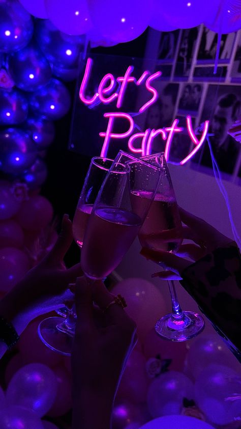 House Party Aesthetic, Champagne Birthday, Birthday Room Decorations, Neon Birthday, Emoji For Instagram, Party Aesthetic, Champagne Pink, 24th Birthday, 19th Birthday