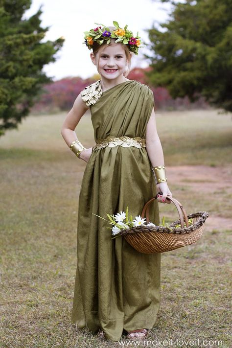 DIY Greek Goddess Costume: DEMETER | Make It & Love It Greek Costume Diy, Costume Meduse, Greek Gods And Goddesses Costumes, Diy Toga, Goddess Costume Diy, Greek Goddess Costume Diy, Greek Goddess Outfit, Greek Mythology Costumes, Mythology Costumes