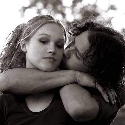 come in out of the darkness on Instagram: “Julia Stiles & Heath Ledger ❣️❣️” Ty A Ja, Kaptan Jack Sparrow, Julia Stiles, 10 Things I Hate About You, Septième Art, Carole Lombard, Barbara Stanwyck, I Love Cinema, Clark Gable