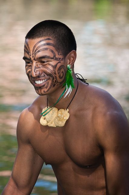 Maori Dancer at the Polynesian Cultural Centre on Oahu in Hawaii. (by d.cookie, via Flickr) Ta Moko Tattoo, Maori Tattoos, Māori Culture, Sup Yoga, Polynesian Culture, Face Tattoos, Maori Tattoo, Face Tattoo, World Cultures