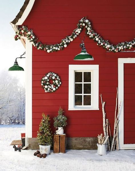 outdoor scandinavian christmas designs 30 Beautiful Scandinavian Christmas Decorations Natal Country, Scandinavian Christmas Decorations, Country Christmas Decorations, Christmas Porch Decor, God Jul, Red House, Christmas Porch, Noel Christmas, Merry Little Christmas