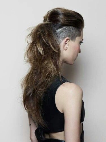 Long Mohawk Women, Undercut Braids Hairstyles, Long Mohawk Hairstyles For Women, Long Hair Undercut Women, Hair Undercut Women, Wavy Hair Undercut, Long Hair Mohawk, Side Shaved Hair, Long Hair Undercut