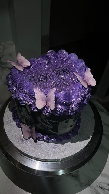 Purple Glitter Cake Birthday, Black And Purple Cake Ideas, Purple And Silver Birthday Cake, Black And Purple Birthday Cake, Mor Pasta, Birthday Purple Cake, Purple Cake Designs, Purple Glitter Cake, Dark Purple Cake