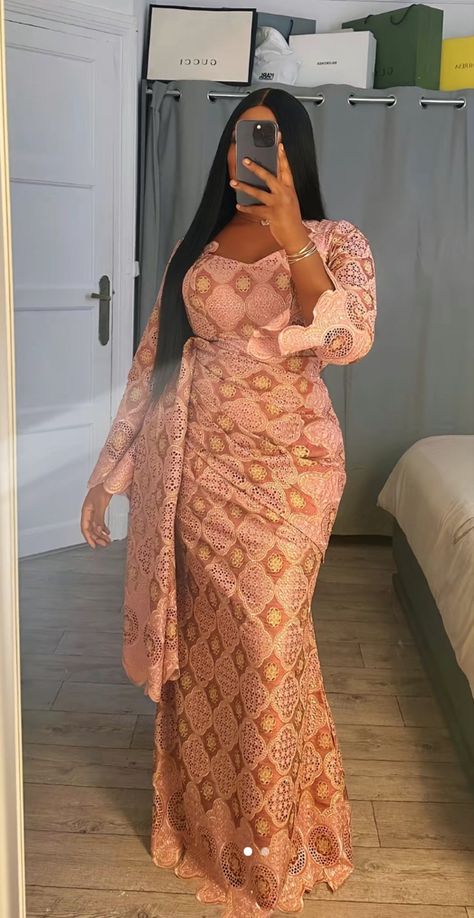 African Pagne Dress, Ankara Eid Outfits, Wedding Guest Outfit Winter Pants, Senegalese Clothing Styles 2024, Model Dantel Robe Senegal, African Eid Dresses, Bazin Styles For Women, Senegalese Clothing, Asoebi Styles Lace