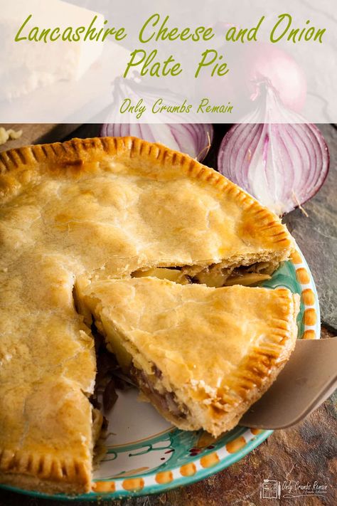 Lancashire Cheese And Onion Pie, Vegetarian Pie Recipes, Cheese And Onion Pasty, Cheese And Onion Pie, English Recipes, Savoury Pies, British Cooking, Onion Pie, Uk Food